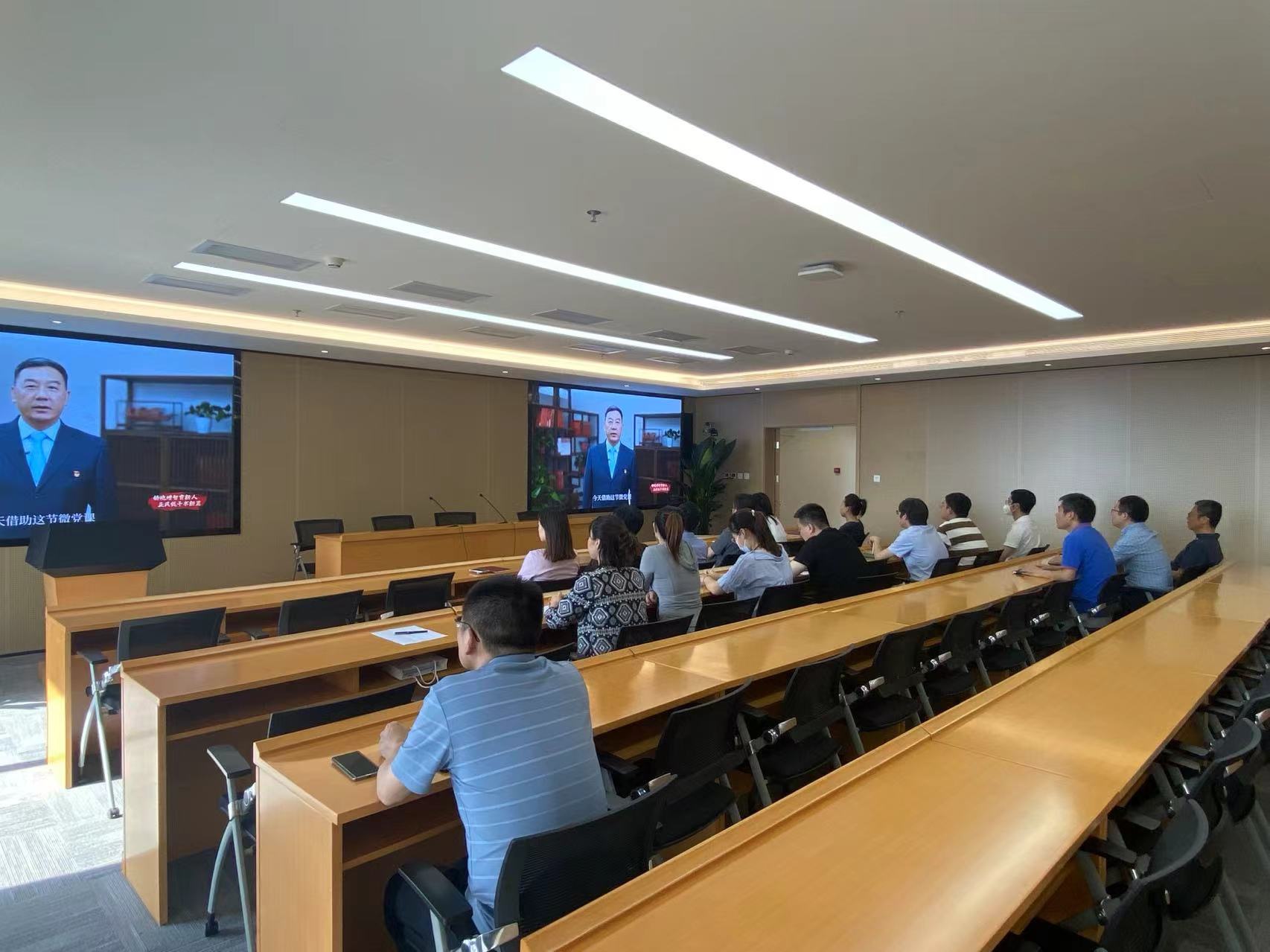 6.20230614 加拿大28论坛-幸运28论坛
党支部集体学习第一期高校党组织示范微党课.jpg